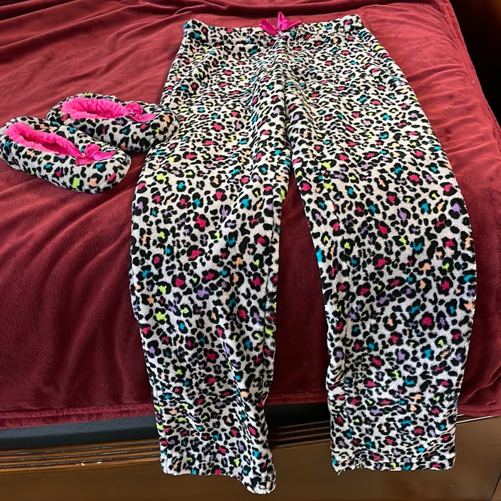 Ladies fleece pajama pants w/ matching footies